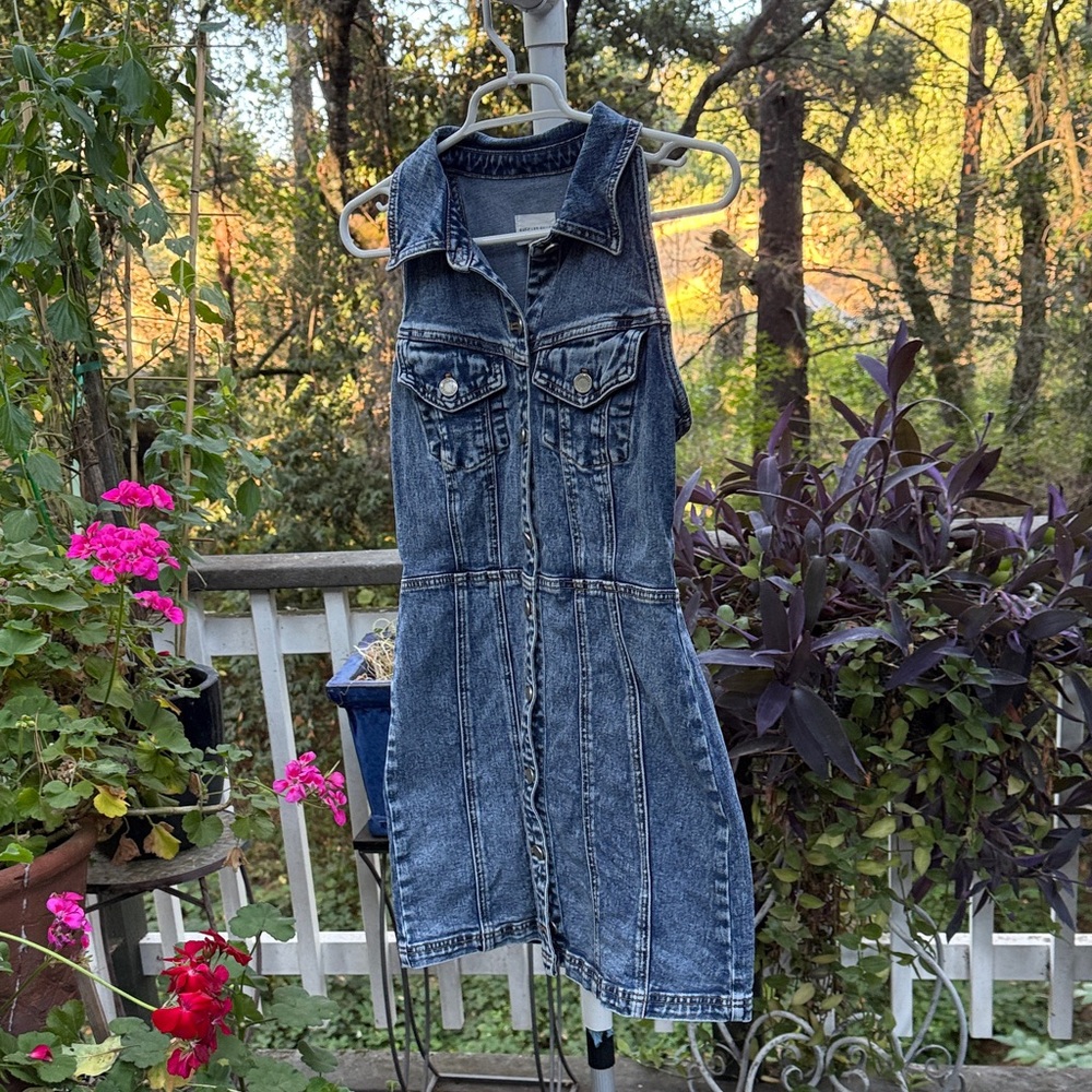 Avec Les Filles Sleeveless Denim Button-Up Dress - Picture 2 of 8